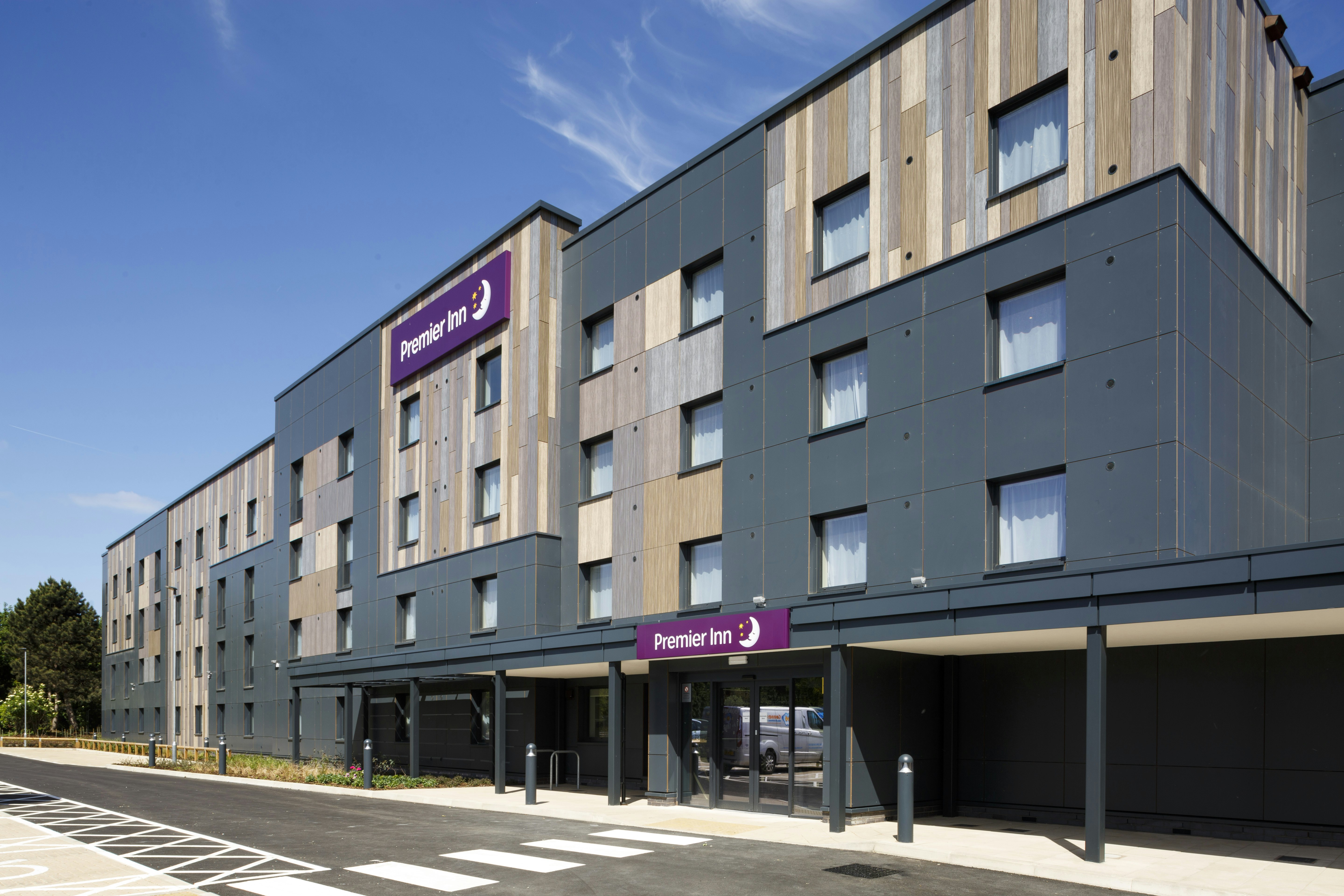 Rockpanel Case Study Premier Inn Rockpanel Woods Ceramic Oak Rhinestone Oak Ebony Slate Slate Oak Ebony
