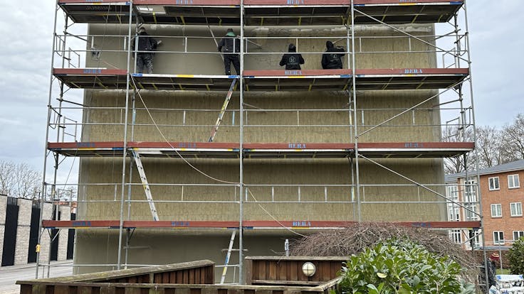 Geels Skovbryn. • Byggeperiode: 2022-2023 • Areal/kvadratmeter: 600 m2 • Bygherre: A/B Geels Skovbryn • Entreprenør: Activ Isolering A/S • Underentreprenør: Hansens • Produkter: Facadebatts • Bygningstype: Boligforening, etagebyggeri