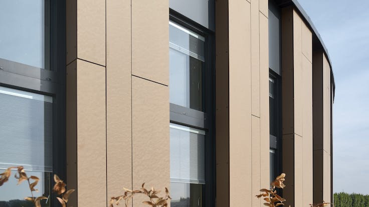 New build of the Les Trèfles primary school in Anderlecht, Belgium with Rockpanel Natural & Rockpanel Chameleon exterior cladding. Les Trefles