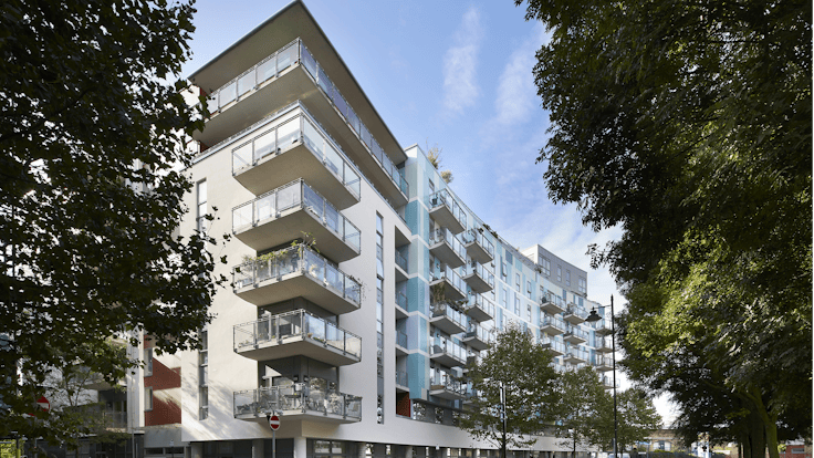 Eyot House (Multi Family House) in Bermondsey, London, United Kingdom cladded with A2 (FS-Xtra) in seven RAL colours plus Metallics Graphite Grey and Woods Cherry facade cladding.