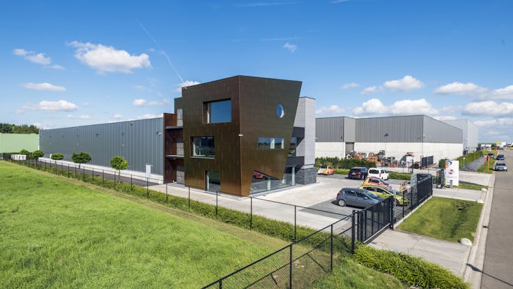 Sherwin office in Kortenberg, Belgium cladded with Rockpanel Chameleon facade cladding.