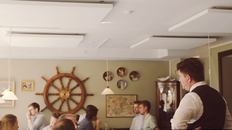 Café Toldboden serverer klassisk smørrebrød toppet med god akustik