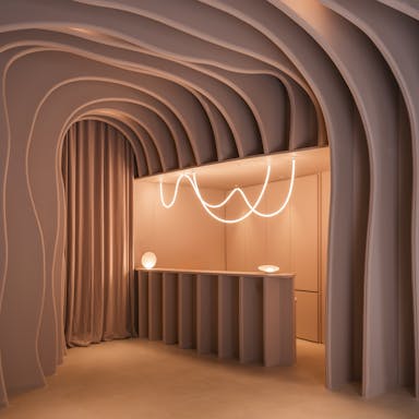 Showroom in Orac Experience Center in Barcelona Spain with Rockfon Mono Acoustic TE-Edge