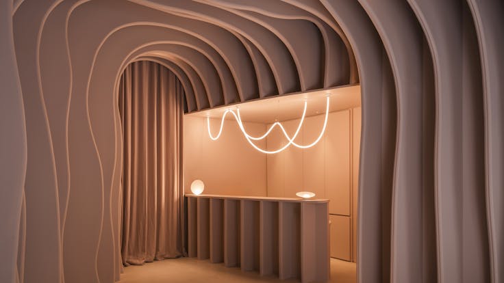 Showroom in Orac Experience Center in Barcelona Spain with Rockfon Mono Acoustic TE-Edge