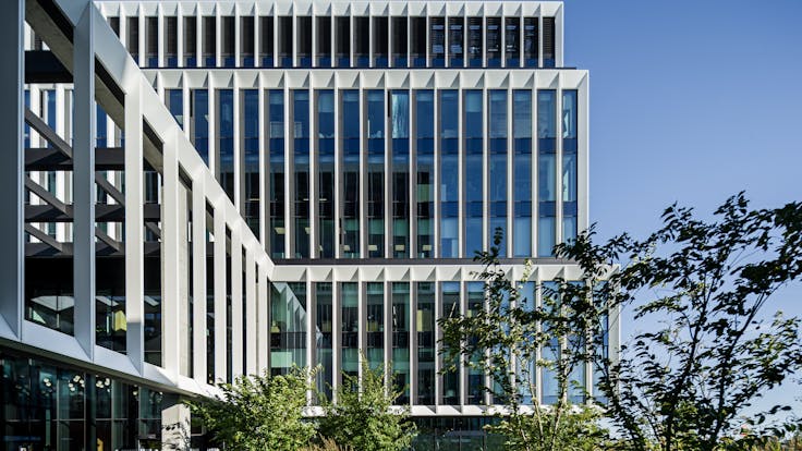 case study LAKESIDE WARSZWA office building BREEAM Outstanding certification, WELL Gold certification, E.ON Polska S.A. certification, Class A standard offices, and beautifully landscaped green surroundings - since the end of 2023, the prestigious Lakeside office and service complex has been operating in Warsaw’s Mokotów district, utilizing ROCKWOOL stone wool insulation materials photographer Rafal Chojnacki