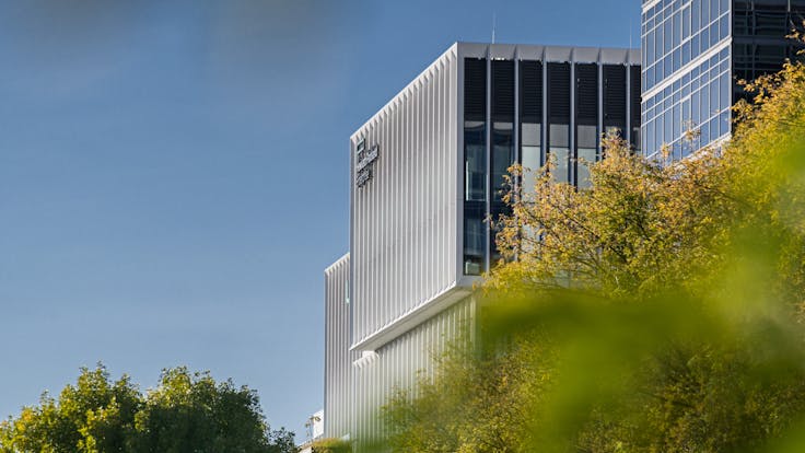 case study LAKESIDE WARSZWA office building BREEAM Outstanding certification, WELL Gold certification, E.ON Polska S.A. certification, Class A standard offices, and beautifully landscaped green surroundings - since the end of 2023, the prestigious Lakeside office and service complex has been operating in Warsaw’s Mokotów district, utilizing ROCKWOOL stone wool insulation materials photographer Rafal Chojnacki