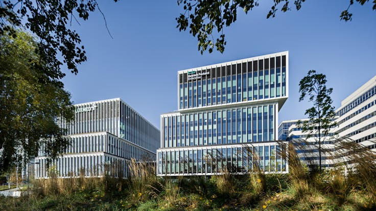 case study LAKESIDE WARSZWA office building BREEAM Outstanding certification, WELL Gold certification, E.ON Polska S.A. certification, Class A standard offices, and beautifully landscaped green surroundings - since the end of 2023, the prestigious Lakeside office and service complex has been operating in Warsaw’s Mokotów district, utilizing ROCKWOOL stone wool insulation materials photographer Rafal Chojnacki