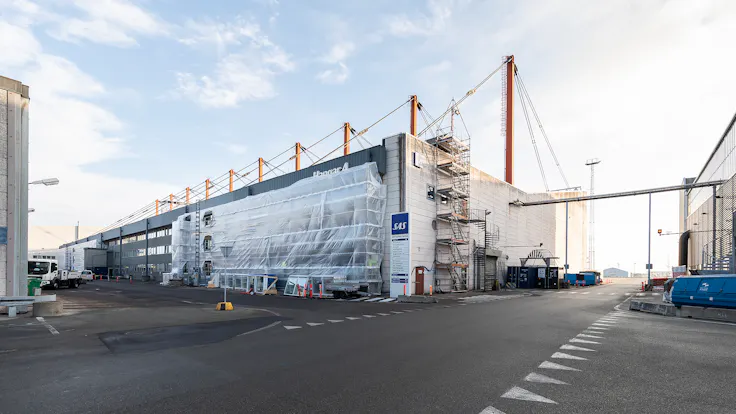 Hangar 4, facaderenovering kontor- og flyhangar i Københavns Lufthavne