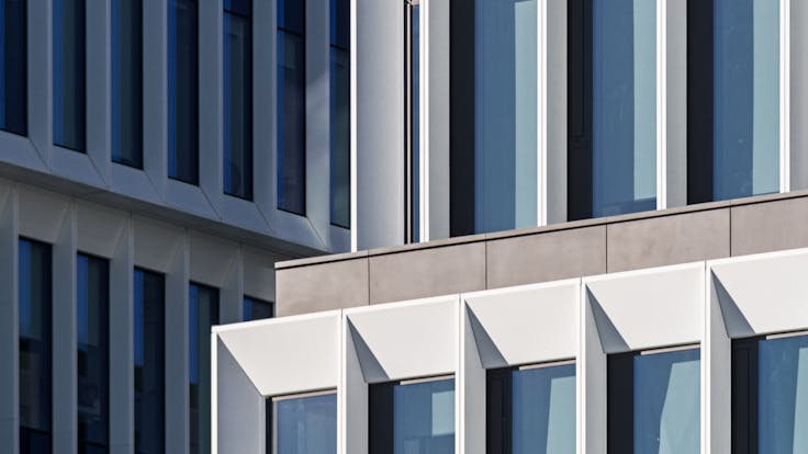 case study LAKESIDE WARSZWA office building BREEAM Outstanding certification, WELL Gold certification, E.ON Polska S.A. certification, Class A standard offices, and beautifully landscaped green surroundings - since the end of 2023, the prestigious Lakeside office and service complex has been operating in Warsaw’s Mokotów district, utilizing ROCKWOOL stone wool insulation materials photographer Rafal Chojnacki