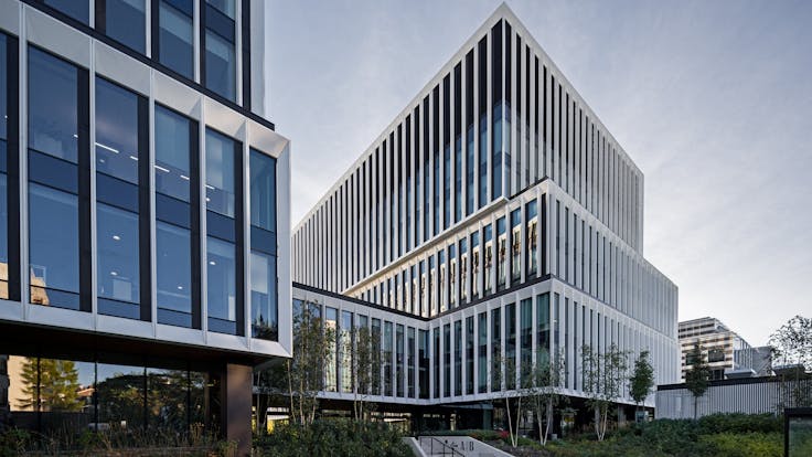 case study LAKESIDE WARSZWA office building BREEAM Outstanding certification, WELL Gold certification, E.ON Polska S.A. certification, Class A standard offices, and beautifully landscaped green surroundings - since the end of 2023, the prestigious Lakeside office and service complex has been operating in Warsaw’s Mokotów district, utilizing ROCKWOOL stone wool insulation materials photographer Rafal Chojnacki