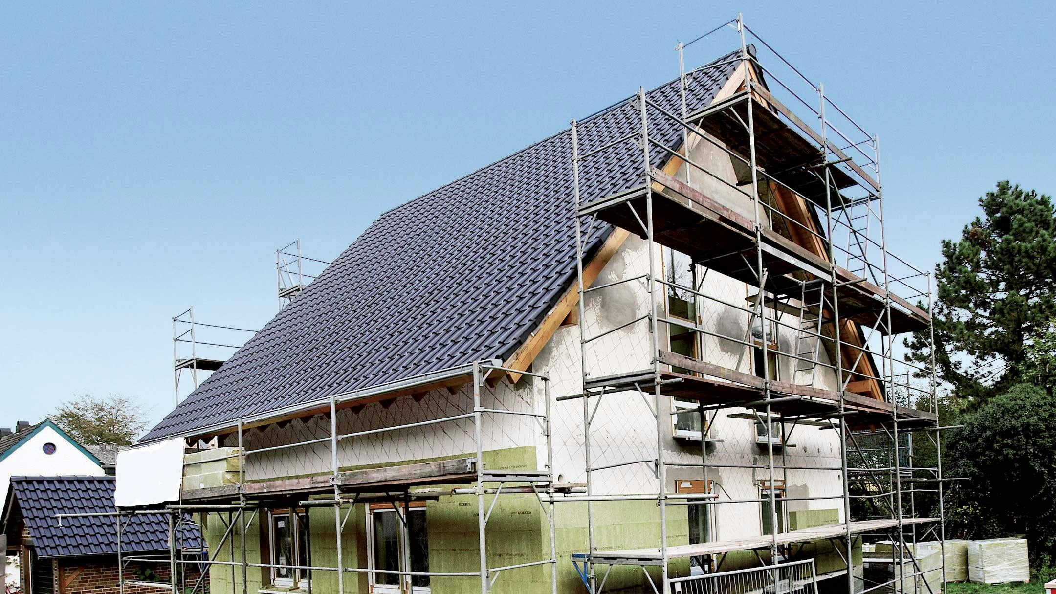 single family house, before renovation, pitched roof germany, jetzt wird saniert