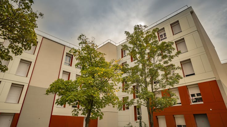 Résidence La Violette in Le Teil, France, cladded with Rockpanel Colours facade cladding