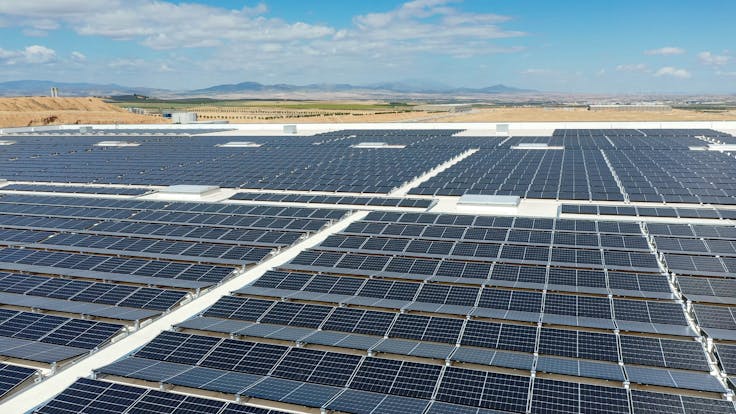 Reference project: bonÀrea Épila, Zaragoza. Instalación 2. Paneles fotovoltaicos. Paneles solares. Metal box. Roof. Hardrock 391. Spain. Cubierta metálica. Rockcycle. Rock&Roller. Solar panels. Photovoltaic panels.