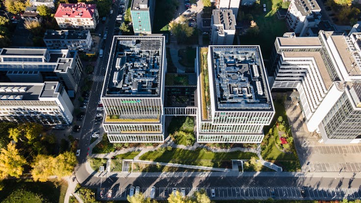 case study LAKESIDE WARSZWA office building BREEAM Outstanding certification, WELL Gold certification, E.ON Polska S.A. certification, Class A standard offices, and beautifully landscaped green surroundings - since the end of 2023, the prestigious Lakeside office and service complex has been operating in Warsaw’s Mokotów district, utilizing ROCKWOOL stone wool insulation materials photographer Rafal Chojnacki