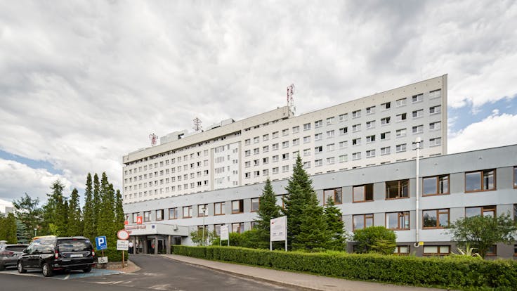 Narodowy Instytut Onkolowii w Warszawie fasada, elewacja ocieplona FRONTROCK SUPER, GRANROCK SUPER w stropodachu