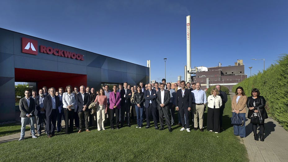 La presidenta María Chivite inaugura las nuevas oficinas eficientes de ROCKWOOL en Navarra