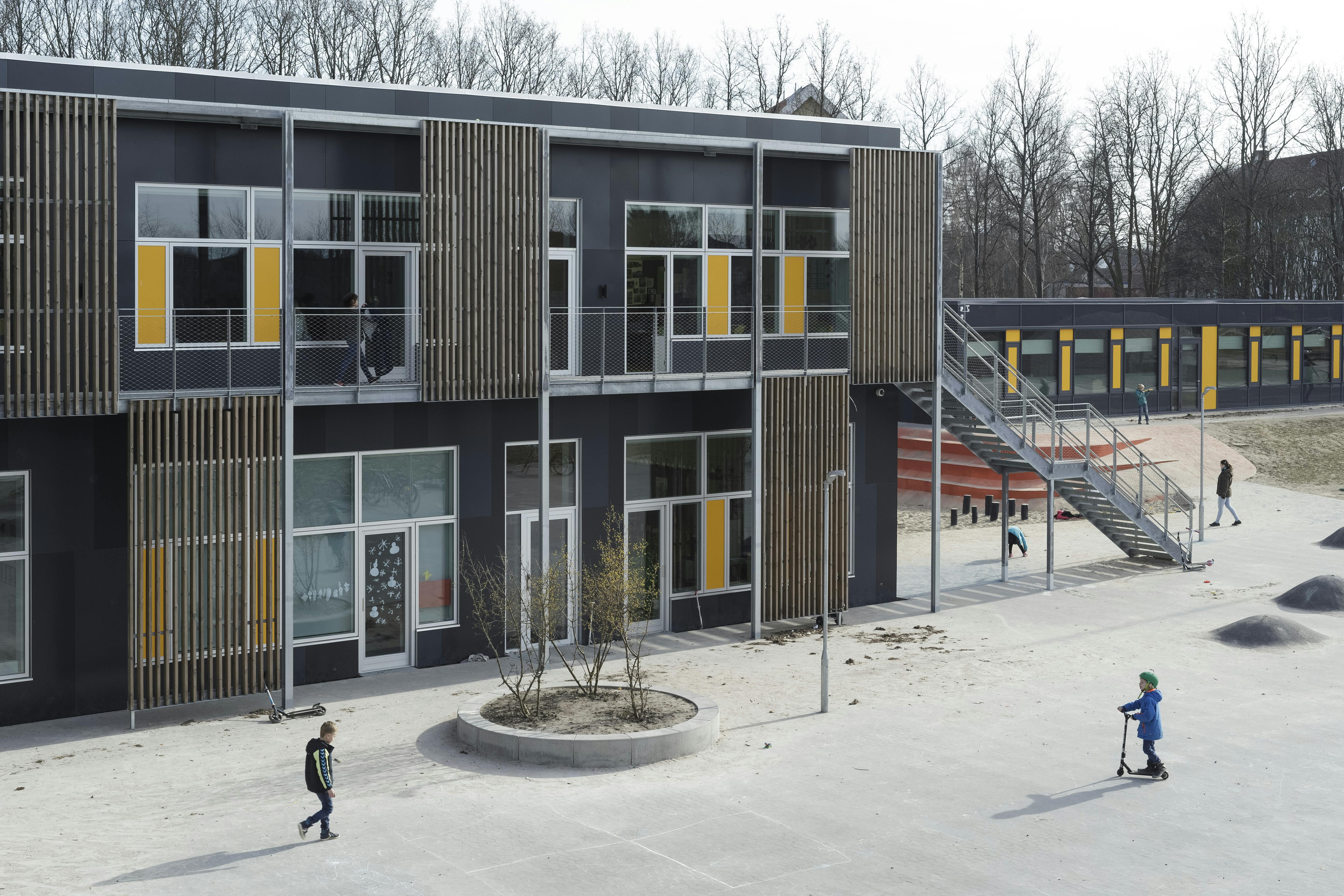 Klostermarksskolen in Roskilde, Denmark cladded with Rockpanel Colours RAL 7016 and RAL 7021 facade cladding
