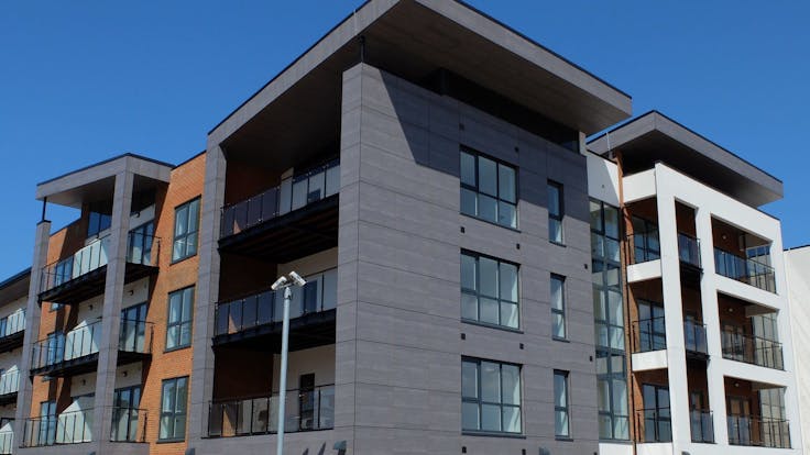 ExtraCare Longbridge in Birmingham (United Kingdom) with Rockpanel Woods FS-Xtra facade cladding
