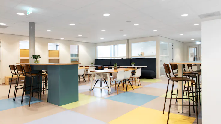 NL, IKC Beneden-Leeuwen, Beneden-Leeuwen, RAFFAAN architecten, Niels Peters, Education, Rockfon Krios, A edge, 1200x600x20, White, CM mat white, Classroom