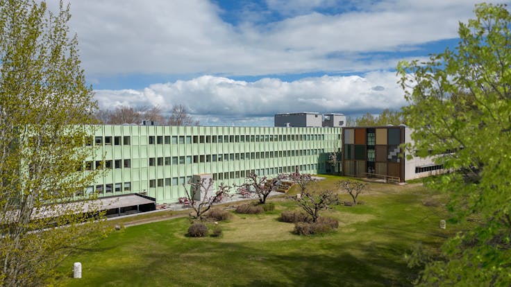 Rockpanel Case Study ROCKWOOL Nordics HQ Rockpanel Stones Customs