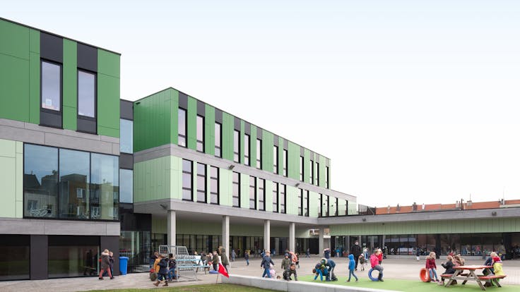 Rockpanel Case Study Vrije basisschool Sint-Jozef en Sint-Pieter Rockpanel Colours RAL 130 80 20 en RAL 130 50 30