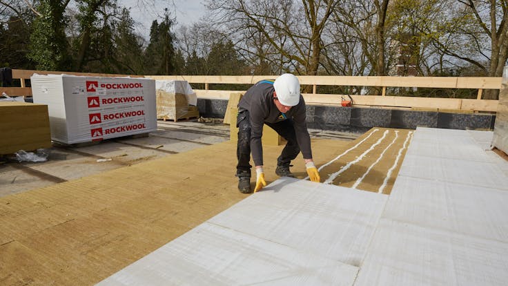 kita hilden, referenz kita hilden, Kindertageseinrichtung Am Holterhöfchen, flachdach pv-anlage, flat roof pv system, belastbares Flachdach, resilient flat roof, nachhaltiger Modulbau, sustainable modular construction, Verlegung Solarrock, installation Solarrock, Job 2340 Foto Behrendt, reference, Referenz, germany