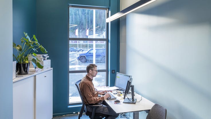 Cellular Office in Ramberg Office in Sande i Vestfold Norway with Rockfon Color-all