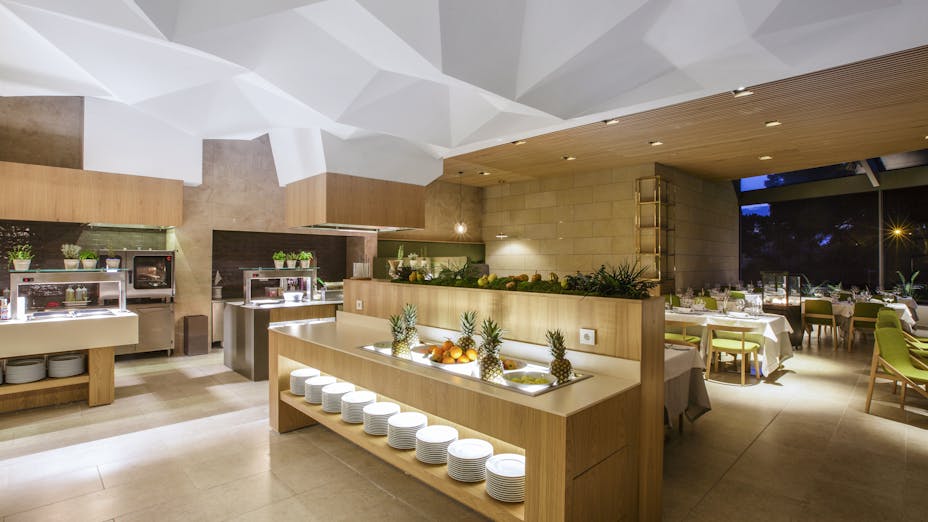 Rockfon® Mono® Acoustic installed in the restaurant of Llaut Palace Hotel on Mallorca, Spain