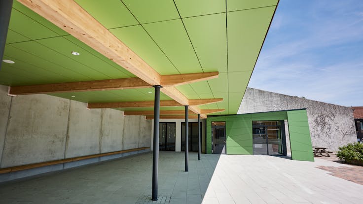 Renovation and extension of the Betty-Greif school in Pfarrkirchen, Germany with Rockpanel Colours incl. ProtectPlus coating