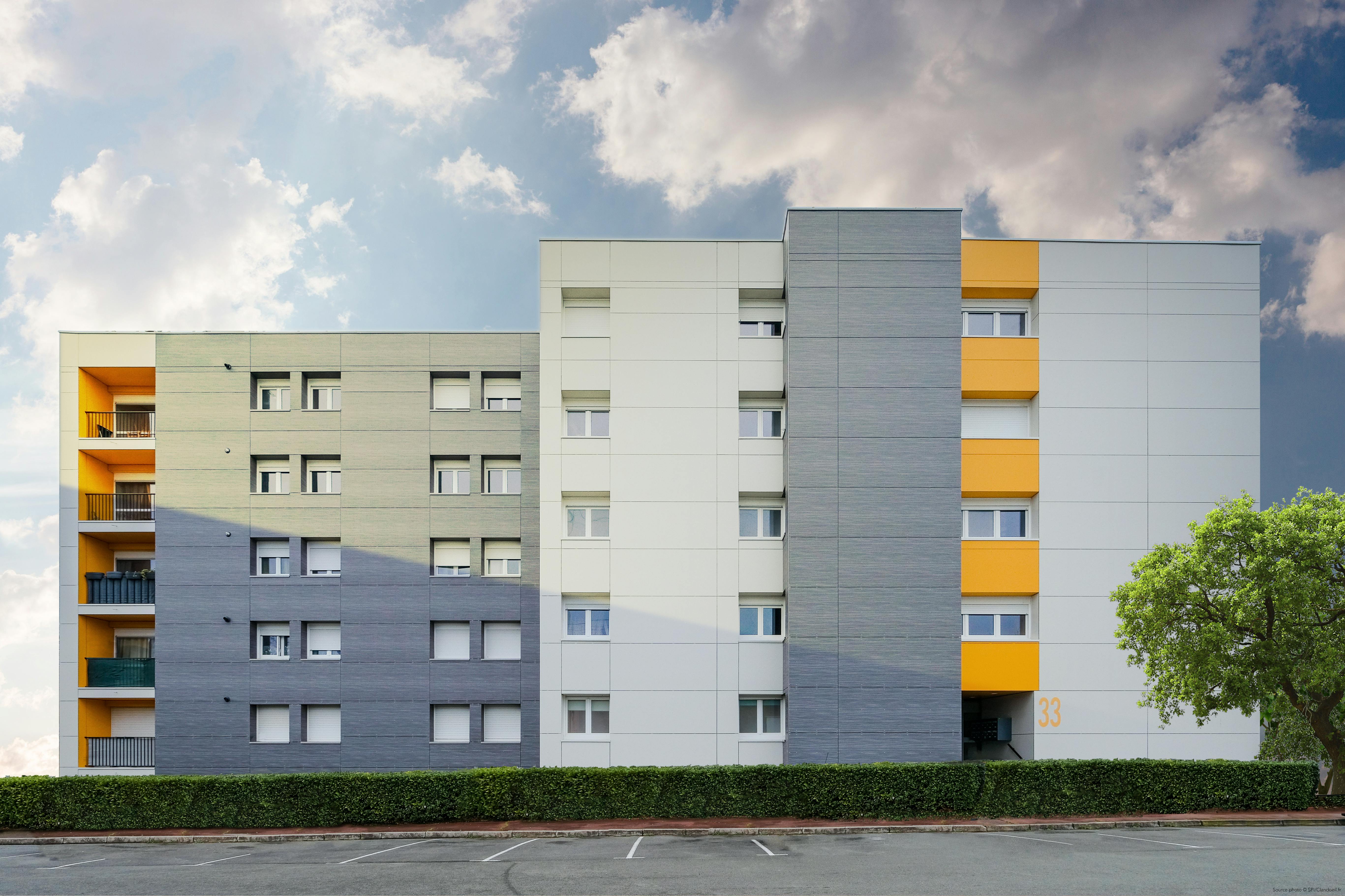 Renovation of 'Avenir' Case study ROCKPANEL Colours & WOODS Durable 8 mm