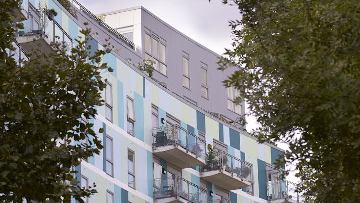Eyot House (Multi Family House) in Bermondsey, London, United Kingdom cladded with A2 (FS-Xtra) in seven RAL colours plus Metallics Graphite Grey and Woods Cherry facade cladding.
