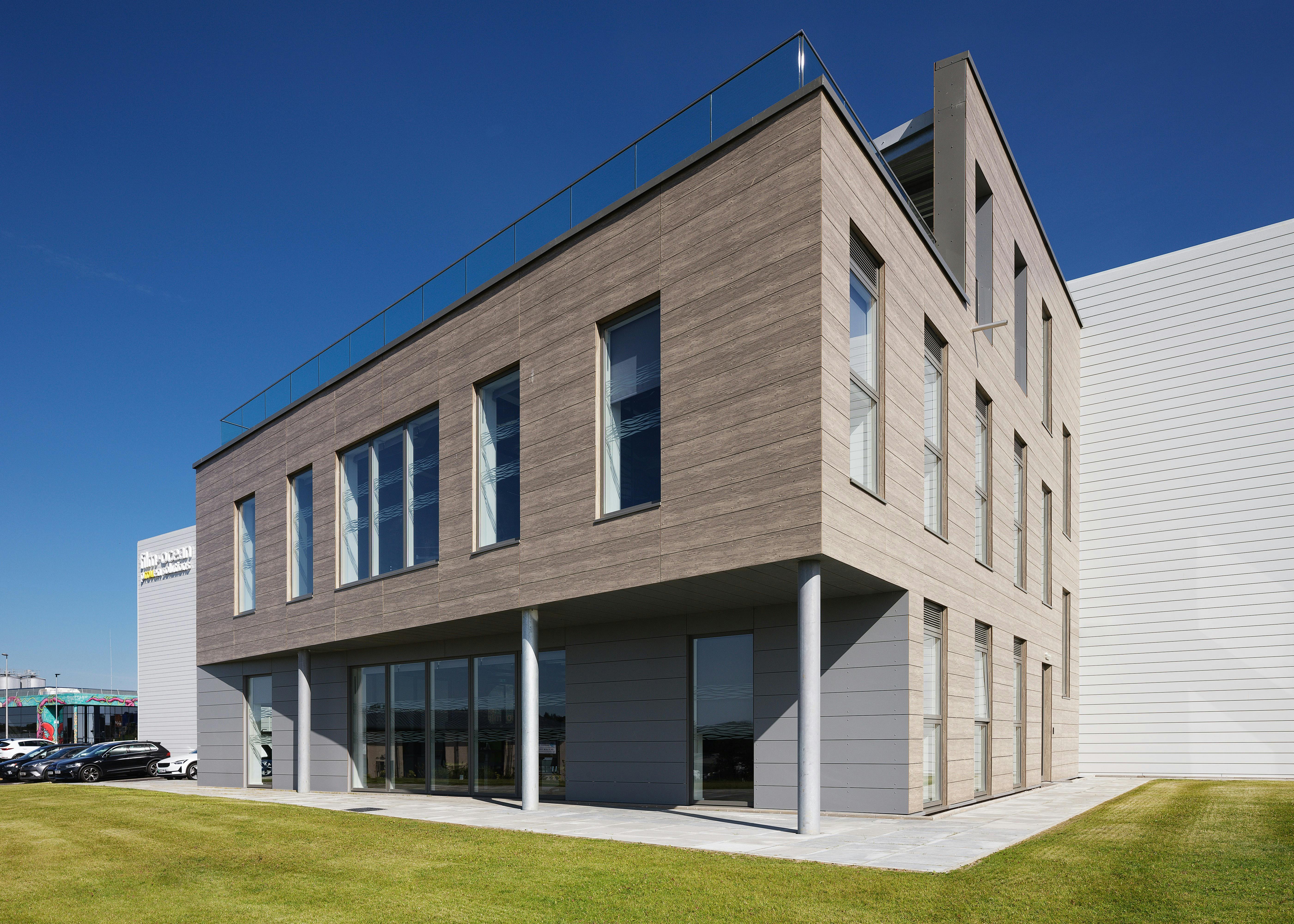 Case Study, Film Ocean, UK, Rockpanel Woods (Rhinestone Oak) Rockpanel Colours (RAL 7037).