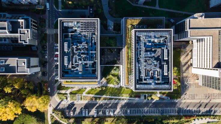 case study LAKESIDE WARSZWA office building BREEAM Outstanding certification, WELL Gold certification, E.ON Polska S.A. certification, Class A standard offices, and beautifully landscaped green surroundings - since the end of 2023, the prestigious Lakeside office and service complex has been operating in Warsaw’s Mokotów district, utilizing ROCKWOOL stone wool insulation materials photographer Rafal Chojnacki