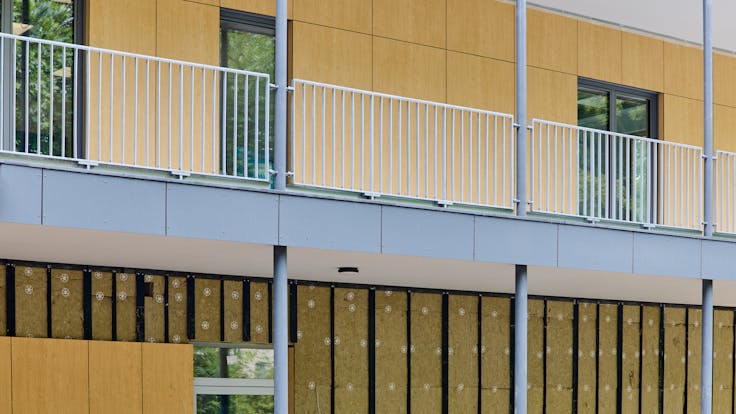 reference case germany, Rosastraße Essen, school building, schulbau, wooden modular construction, holzmodulbauweise, fire protection, brandschutz, ventilated facade, cladded facade, VHF, fixrock 035, Makis Photography Job 1195