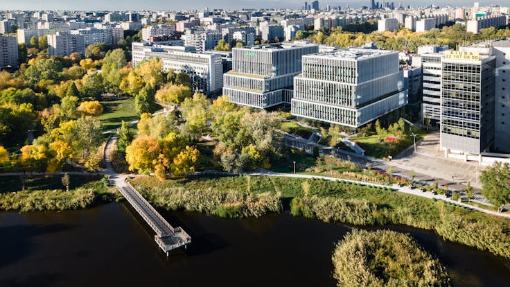 case study LAKESIDE WARSZWA office building BREEAM Outstanding certification, WELL Gold certification, E.ON Polska S.A. certification, Class A standard offices, and beautifully landscaped green surroundings - since the end of 2023, the prestigious Lakeside office and service complex has been operating in Warsaw’s Mokotów district, utilizing ROCKWOOL stone wool insulation materials photographer Rafal Chojnacki