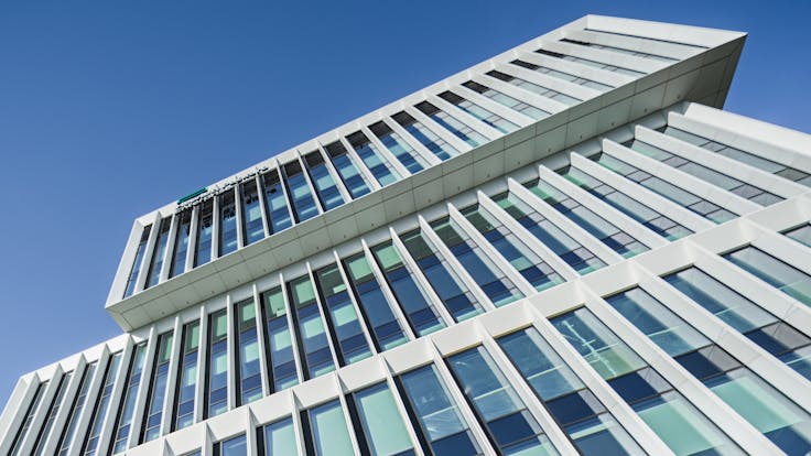 case study LAKESIDE WARSZWA office building BREEAM Outstanding certification, WELL Gold certification, E.ON Polska S.A. certification, Class A standard offices, and beautifully landscaped green surroundings - since the end of 2023, the prestigious Lakeside office and service complex has been operating in Warsaw’s Mokotów district, utilizing ROCKWOOL stone wool insulation materials photographer Rafal Chojnacki