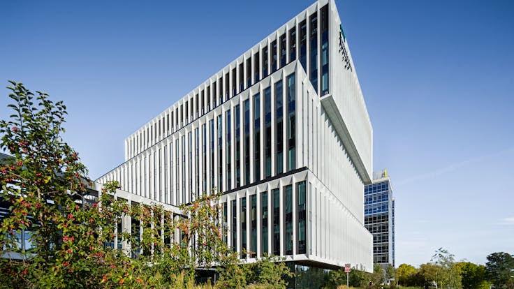 case study LAKESIDE WARSZWA office building BREEAM Outstanding certification, WELL Gold certification, E.ON Polska S.A. certification, Class A standard offices, and beautifully landscaped green surroundings - since the end of 2023, the prestigious Lakeside office and service complex has been operating in Warsaw’s Mokotów district, utilizing ROCKWOOL stone wool insulation materials photographer Rafal Chojnacki