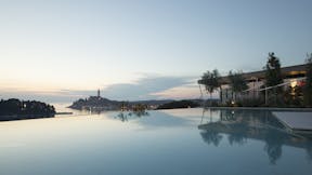 191016 RW LAT ADR PHO 121