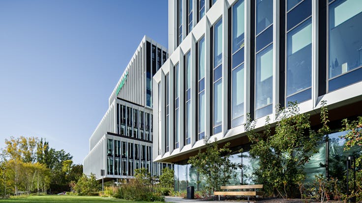 case study LAKESIDE WARSZWA office building BREEAM Outstanding certification, WELL Gold certification, E.ON Polska S.A. certification, Class A standard offices, and beautifully landscaped green surroundings - since the end of 2023, the prestigious Lakeside office and service complex has been operating in Warsaw’s Mokotów district, utilizing ROCKWOOL stone wool insulation materials photographer Rafal Chojnacki