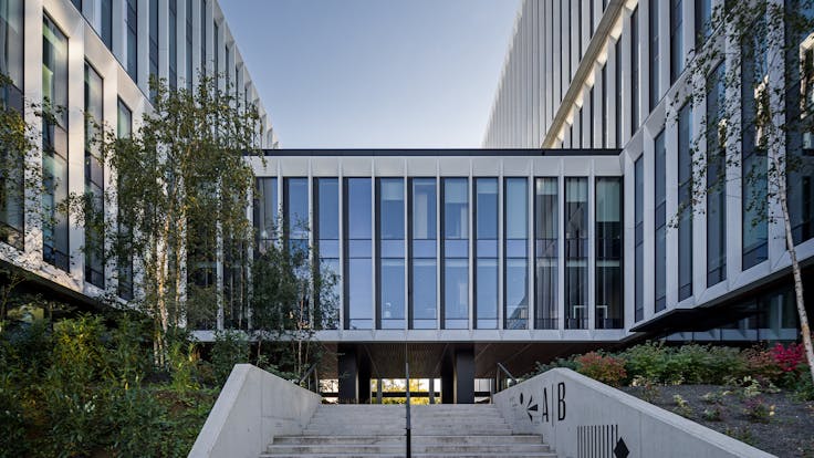 case study LAKESIDE WARSZWA office building BREEAM Outstanding certification, WELL Gold certification, E.ON Polska S.A. certification, Class A standard offices, and beautifully landscaped green surroundings - since the end of 2023, the prestigious Lakeside office and service complex has been operating in Warsaw’s Mokotów district, utilizing ROCKWOOL stone wool insulation materials photographer Rafal Chojnacki