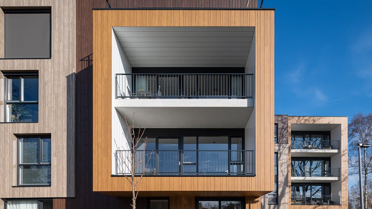 Rockpanel Case Study HAUT - haut Rockpanel Woods Durable 8 mm Rhinestone Oak, Caramel Oak, Custom Brown Oak, Colours RAL 9003 en RAL 7021