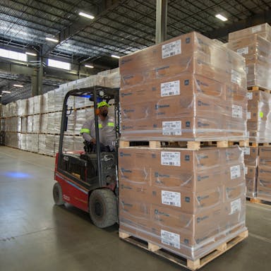 news illustration, logistics, warehouse, truck, rockfon, boxes, pallets