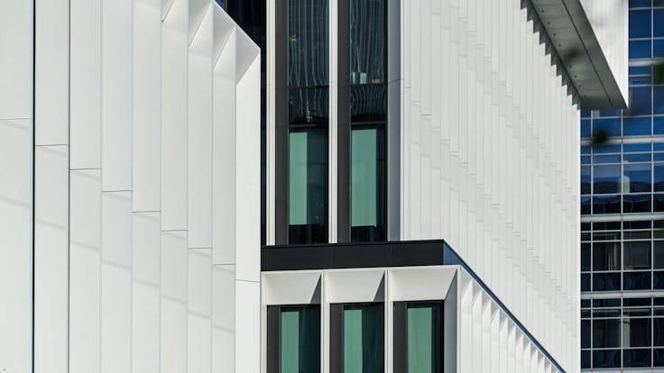 case study LAKESIDE WARSZWA office building BREEAM Outstanding certification, WELL Gold certification, E.ON Polska S.A. certification, Class A standard offices, and beautifully landscaped green surroundings - since the end of 2023, the prestigious Lakeside office and service complex has been operating in Warsaw’s Mokotów district, utilizing ROCKWOOL stone wool insulation materials photographer Rafal Chojnacki