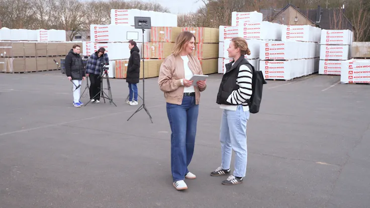 magazin, hallo ROCKWOOL, online-magazin, teaser, lina, studentin bei ROCKWOOL, als studentin bei ROCKWOOL unterwegs, marketing von ROCKWOOL, lisa enke, marketing, ROCKWOOL marketing, marketing-selfie, digitales marketing, digitales marketingteam, team marketing, wie wird steinwolle zum erlebnis, ideen, geschichten, die menschen dahinter, expertise, fingerspitzengefühl, spannende online projekte, ROCKWOOL entdeckungstour, germany