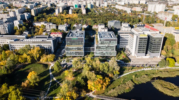 case study LAKESIDE WARSZWA office building BREEAM Outstanding certification, WELL Gold certification, E.ON Polska S.A. certification, Class A standard offices, and beautifully landscaped green surroundings - since the end of 2023, the prestigious Lakeside office and service complex has been operating in Warsaw’s Mokotów district, utilizing ROCKWOOL stone wool insulation materials photographer Rafal Chojnacki