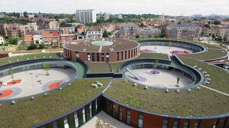 New build of the Les Trèfles primary school in Anderlecht, Belgium with Rockpanel Natural & Rockpanel Chameleon exterior cladding. Les Trefles