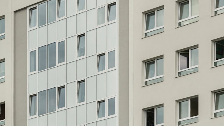 Narodowy Instytut Onkolowii w Warszawie fasada, elewacja ocieplona FRONTROCK SUPER, GRANROCK SUPER w stropodachu