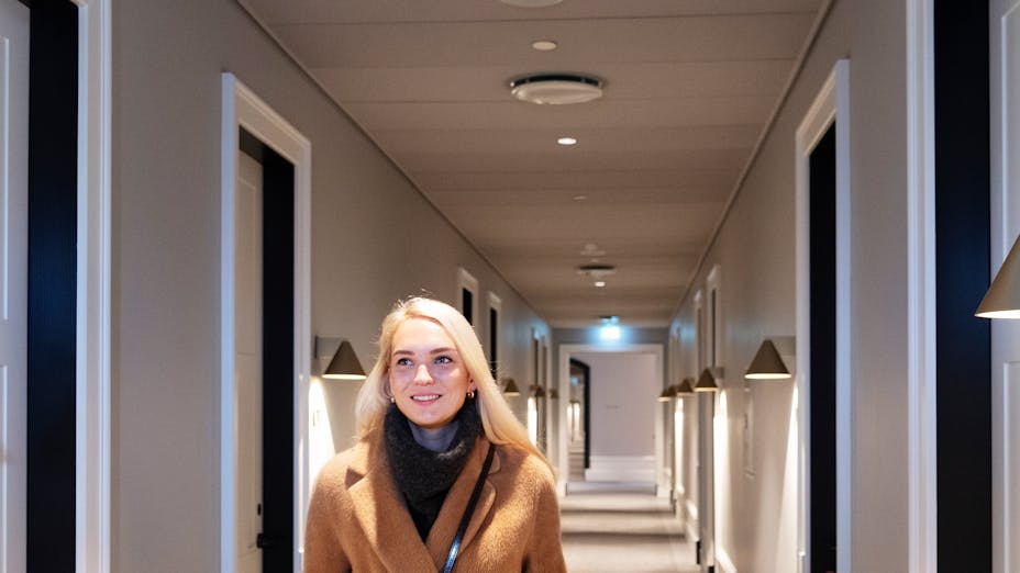 Corridor in Hotel Villa Copenhagen Denmark with Rockfon Sonar tiles.