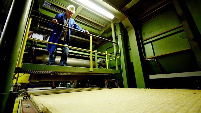 rockwool employee, production, stone wool, production line, production facility, germany