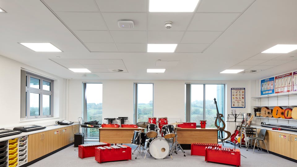 Acoustic ceiling solution: Rockfon Blanka® dB 43, A24, 600 x 600
